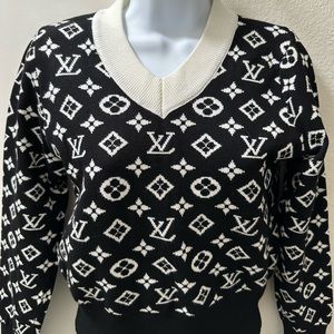 Cute chic sweater 💫